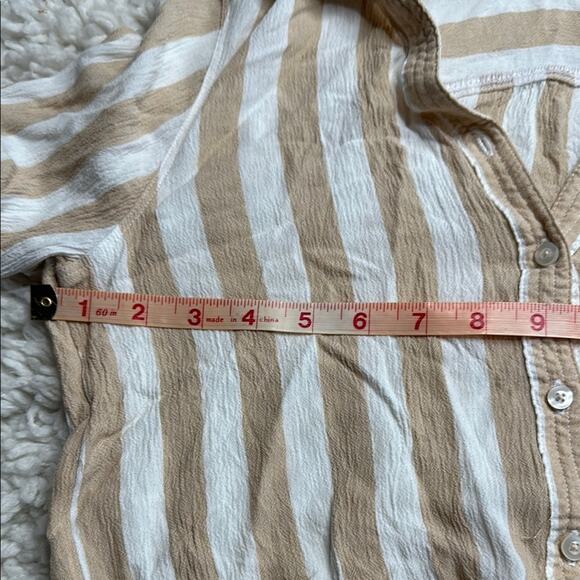 Hollister Striped Tan and White Women's Top Button Front Crop Top Lightweight - Picture 4 of 10